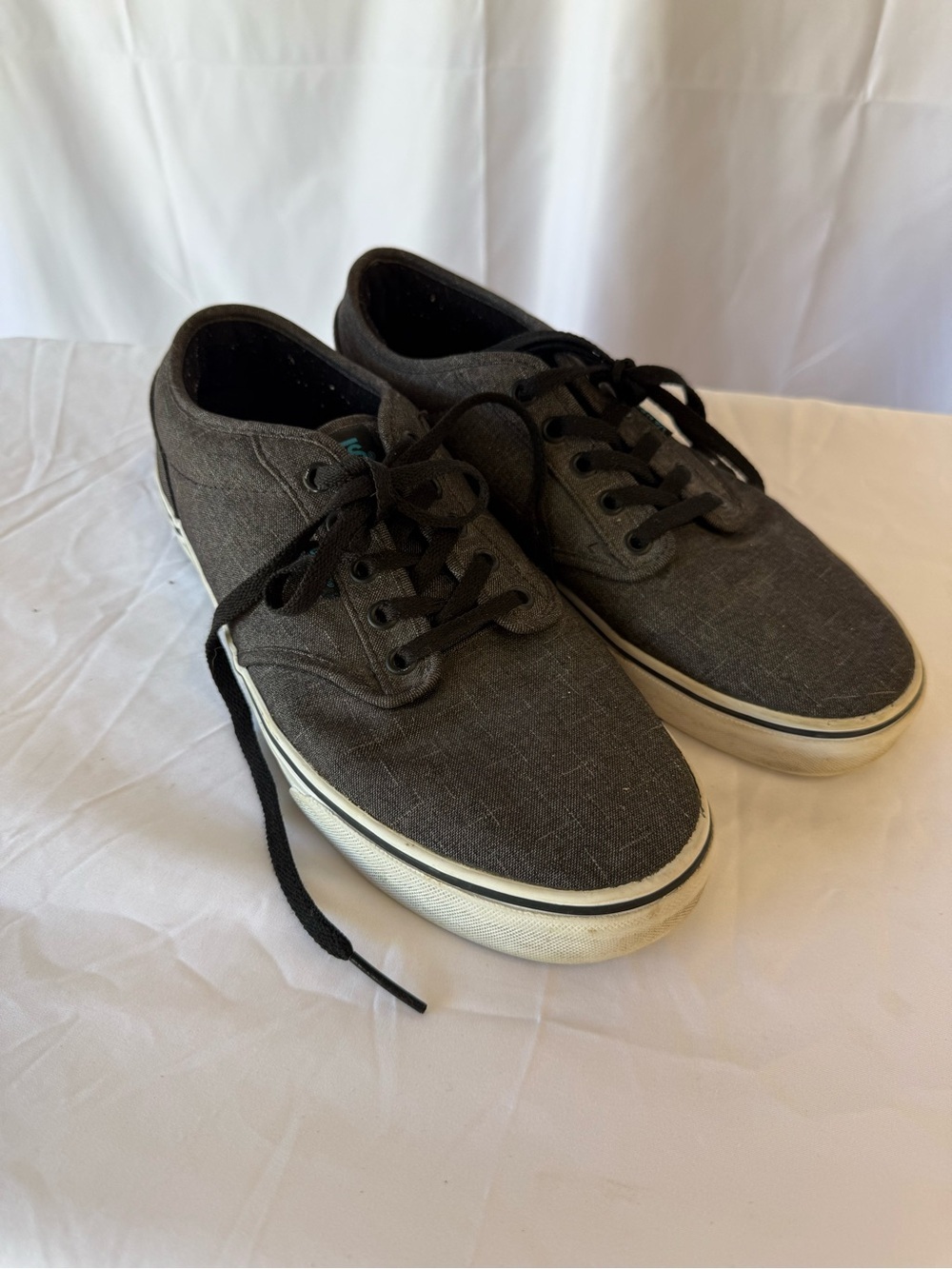 Vans Men 10 Atwood sneaker dark grey lace up